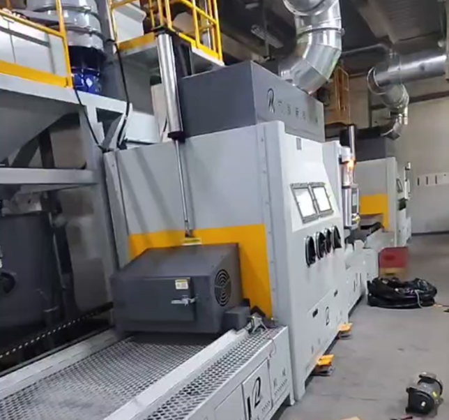 大足抛丸机 vs 喷砂机：工业清理该怎么选？