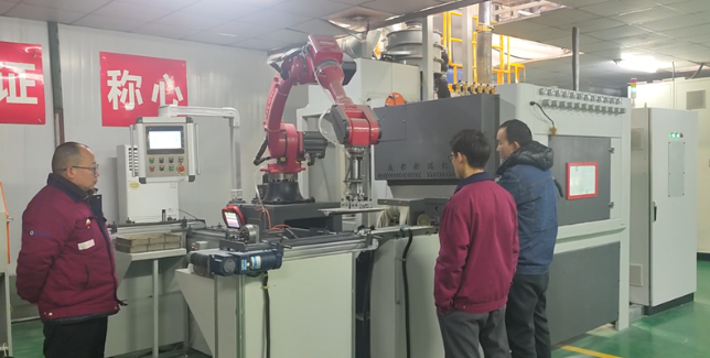 大足自动喷砂机选型要点，看完少走弯路。